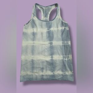 Lululemon Swiftly Tech Racerback 2.0 Marble Tie Dye Fade Blue And White size 6